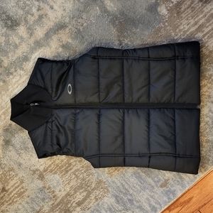 Women's Oakley puffer vest size Small